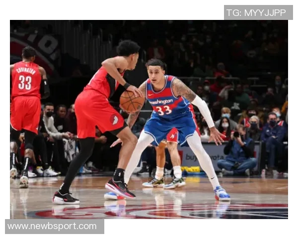 米切尔半场表现平平仅得13分3助攻失误和犯规影响发挥