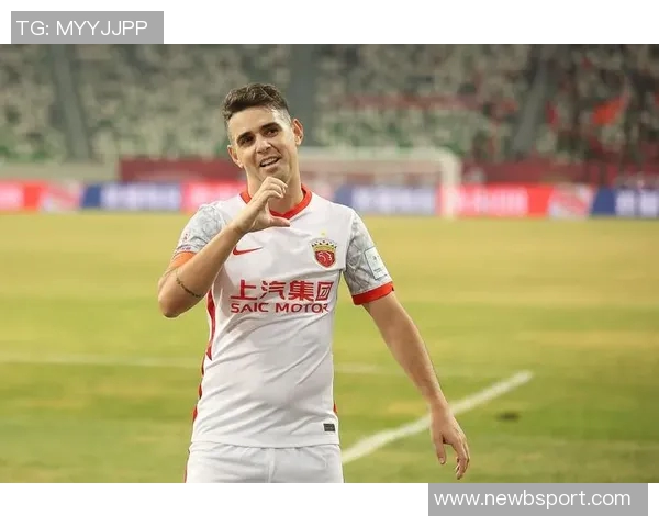 上海市足协热烈祝贺海港队在上海足球史上创造辉煌成就的壮丽篇章